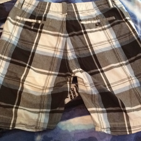 Arizona shorts - Picture 2 of 3